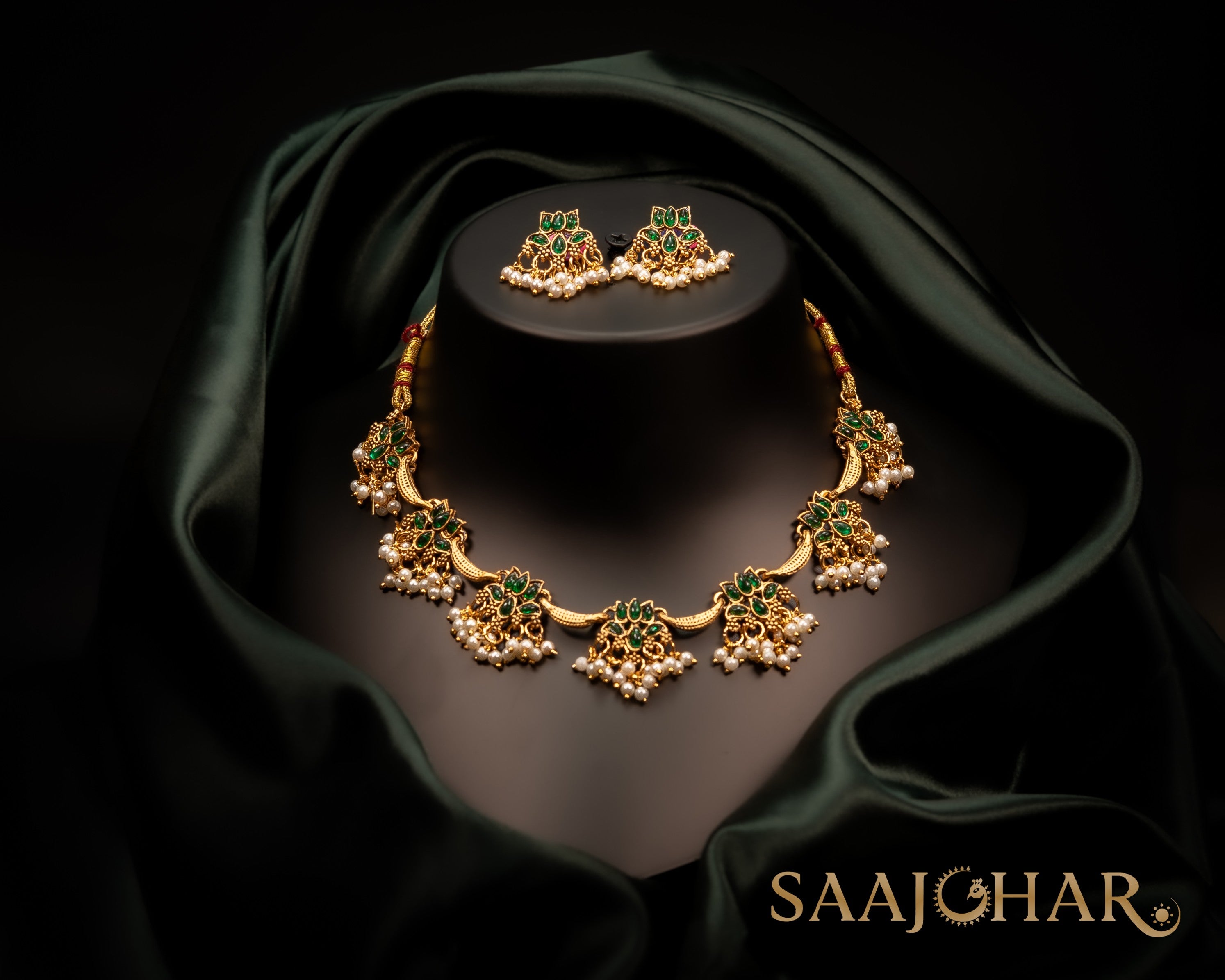 Heritage Emerald & Pearl Necklace Set