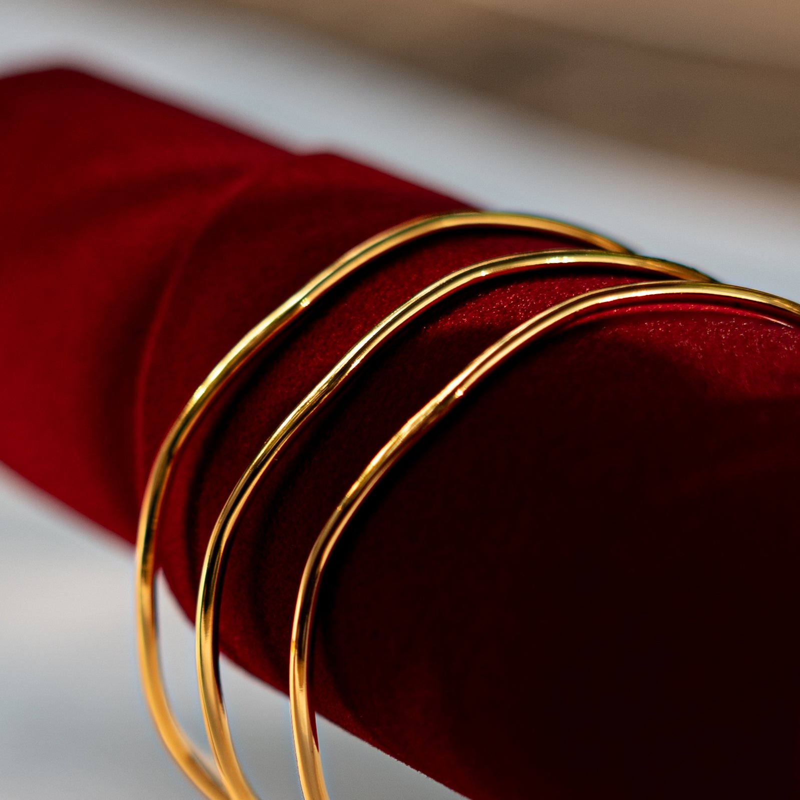 Minimalist Gold Wave Bangles – Set of 3