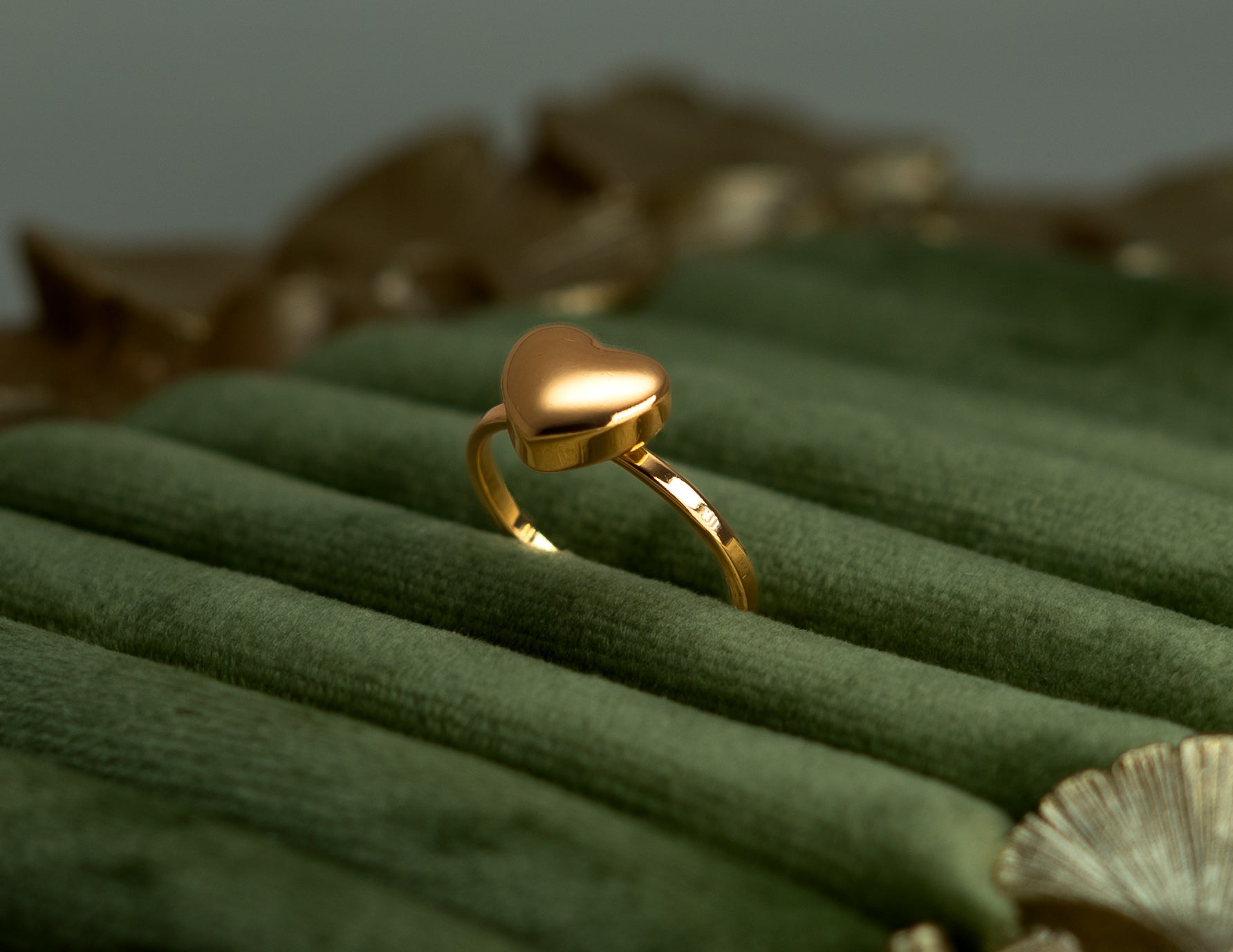 Minimal Heart Gold Ring – Elegant Everyday Love Band